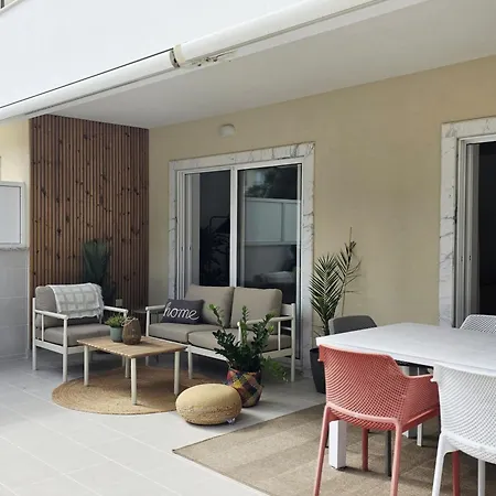 Apartman B - 4min Walk From Beach, Terrace